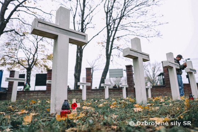 Príslušníci OS SR si uctili Medzinárodný deň vojnových veteránov