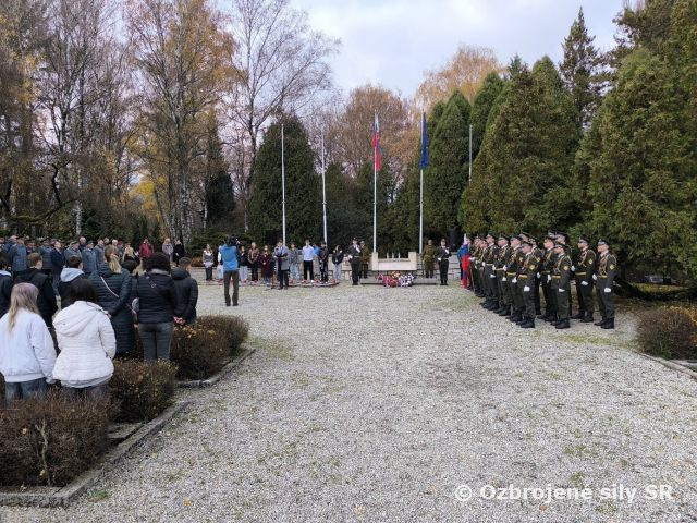 Pietna spomienka a kladenie vencov pri príležitosti Dňa vojnových veteránov - deň červených makov