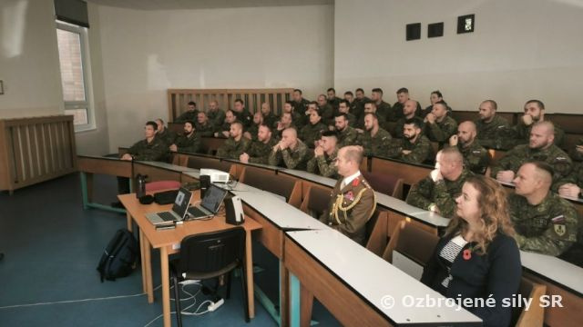 Historicky prvá návšteva Britského vojenského atašé  na Poddôstojníckej akadémii v Martine